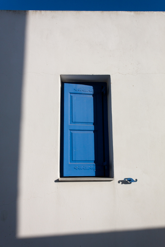 Window in blue